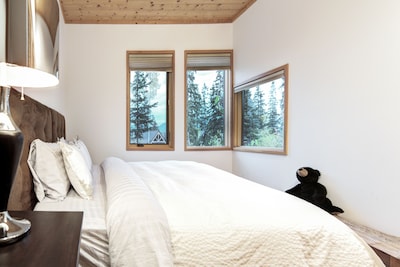 Gorgeous Ski-In/Ski-Out Timber Frame Chalet - Best Views At KHMR