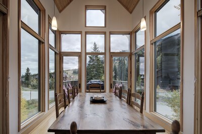 Gorgeous Ski-In/Ski-Out Timber Frame Chalet - Best Views At KHMR