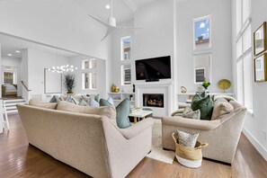 Living Room w/ TV, fireplace, and Bose speaker!