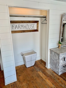 The Farmhouse Loft "Greene County's Guesthouse"