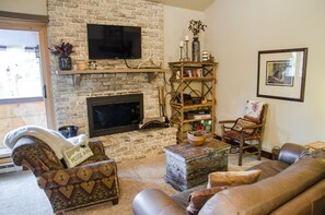 Another picture of the living room.