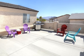 Front courtyard is a great place to watch the sunset
