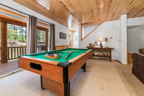 Gameroom/Living room 2 - Pool table