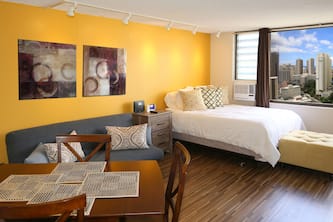 Spacious, King Bed Modern Waikiki Studio on the 36th Floor--Awesome View! Legal!