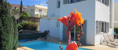 CASA IVA with private pool and fantastic sea-views !