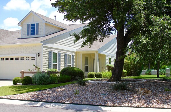 Sun City Georgetown Texas exterior near Austin Texas.
 2 bedroom 2 bathroom 