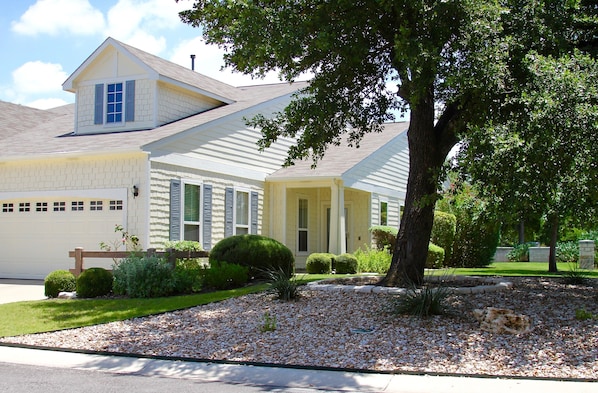 Sun City Georgetown Texas exterior near Austin Texas.
 2 bedroom 2 bathroom 