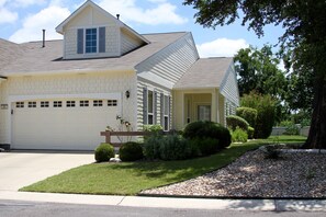 Sun City Georgetown Texas exterior 2 bedroom 2 bathroom 