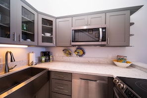 Kulakane 306 kitchen1