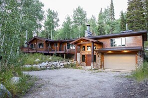 Exterior in Summer - Plenty of space for parking with 2 garage spots and a large driveway. Please do not park more than 3 cars in driveway in winter to allow room for plows.