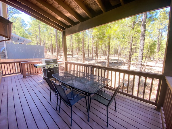 Large covered deck with gas BBQ and great place to watch wildlife.