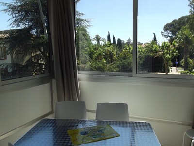 Apartment T2 Air conditioning summer / winter surrounded by a garden, private parking