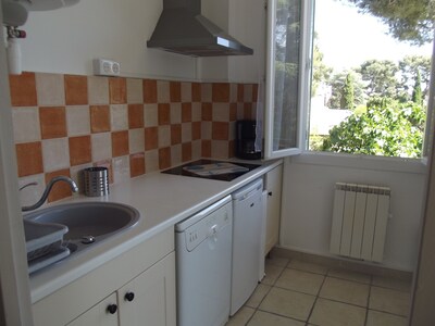 Apartment T2 Air conditioning summer / winter surrounded by a garden, private parking