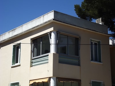 Apartment T2 Air conditioning summer / winter surrounded by a garden, private parking