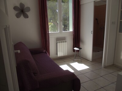 Apartment T2 Air conditioning summer / winter surrounded by a garden, private parking