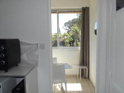 Apartment T2 Air conditioning summer / winter surrounded by a garden, private parking