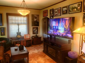 Living room 70” UHD TV with big cable package!