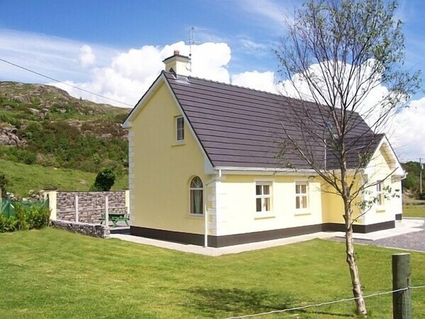 Ti Aine, a wonderful and spacious holiday home in its own large grounds. 