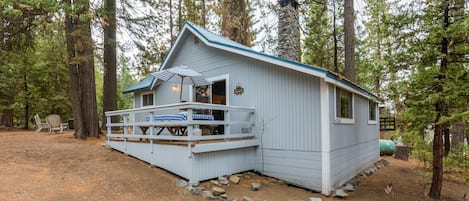 Welcome to our beautiful Shaver Lake Cabin in the West Village!