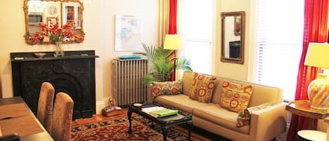 Mid Century Modernity!
"Fort Hill Inn,  Boston",  3 Bedroom/ 2 bathroom