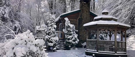 Enjoy a Winter Wonderland as the cabin is located in the High Country. 