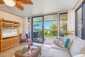 Polynesian Shores 111 living area 1