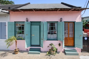 Delille is an 1837 Buisson-Dupeux Creole Cottage.
