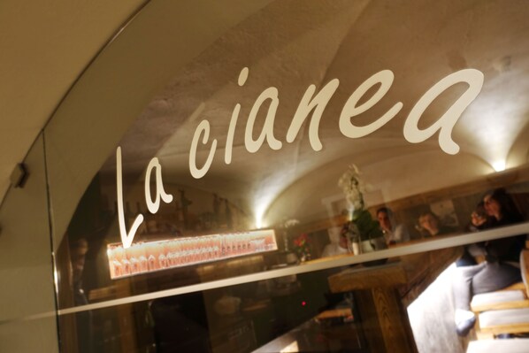 Bar (en el alojamiento)
