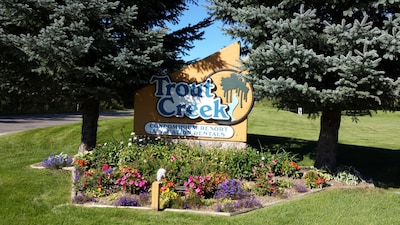 Harbor Springs Condo - Trout Creek Unit  84, spacious1700',  VERY CLEAN w/ Cable