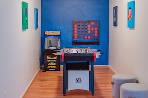 Game room w/ some fun games!