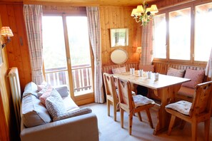 Sitting Room - Chalet Les Fétiches, Anzère. VS. CH. (439716) 