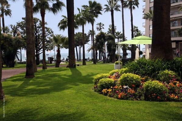 Stroll thru Grand Hotel Garden while walking to the Beach 1 min from Apartment 