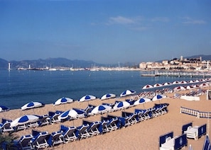 Plage Royale / Beach only 2 mins walk from the Apartment