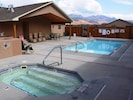 Shared Pool and HotTub 2 minute walk
