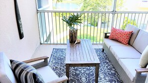Lakeside Location, Easy Walk to Beach