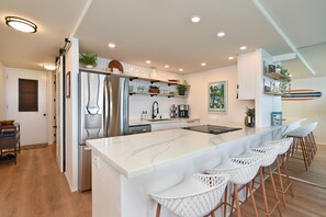 Kaleialoha 210 kitchen1