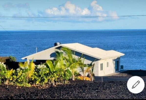 Right on the Ocean with complete privacy !