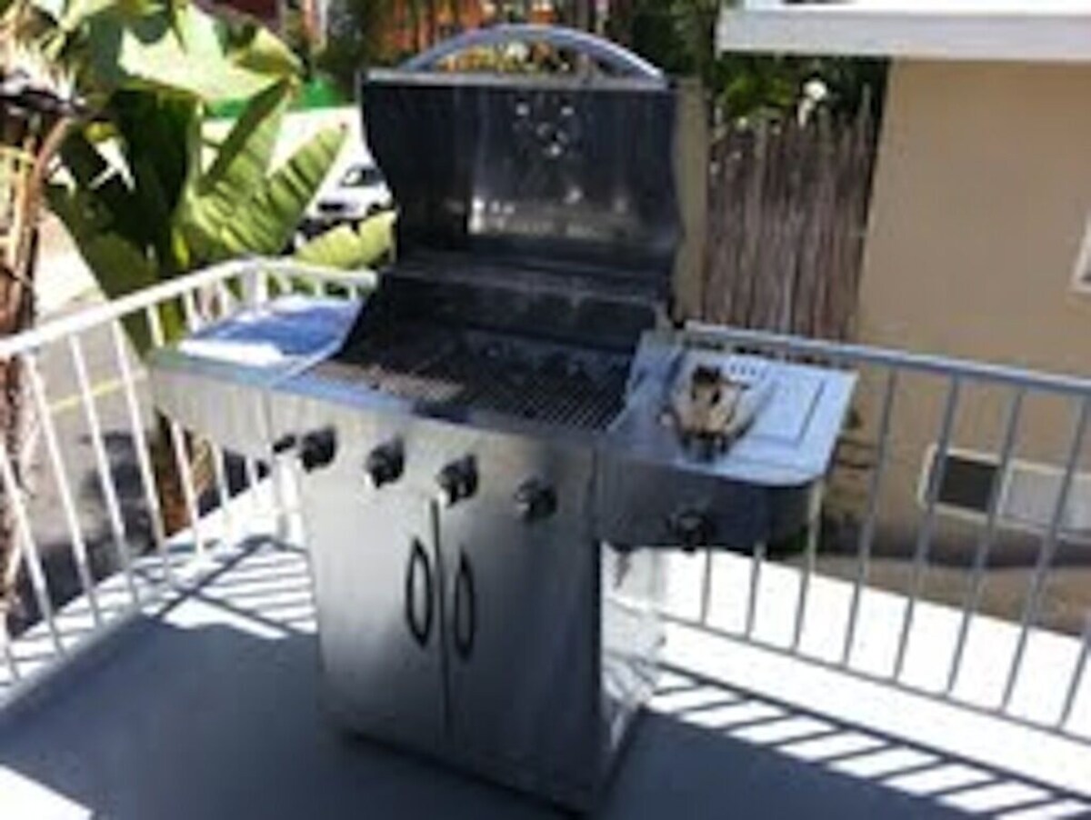 Steps To Sand-Beach Gear-Hot Tub
