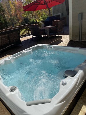 Brand New Hot Tub! 