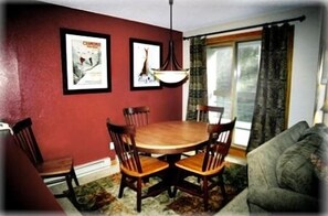 DR table expands & built-in leaf (6 chairs);Winter Park CO Iron Horse Resort