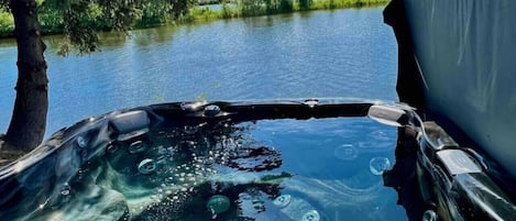 Your Private Jacuzzi Tub Overlooking the Chena River!