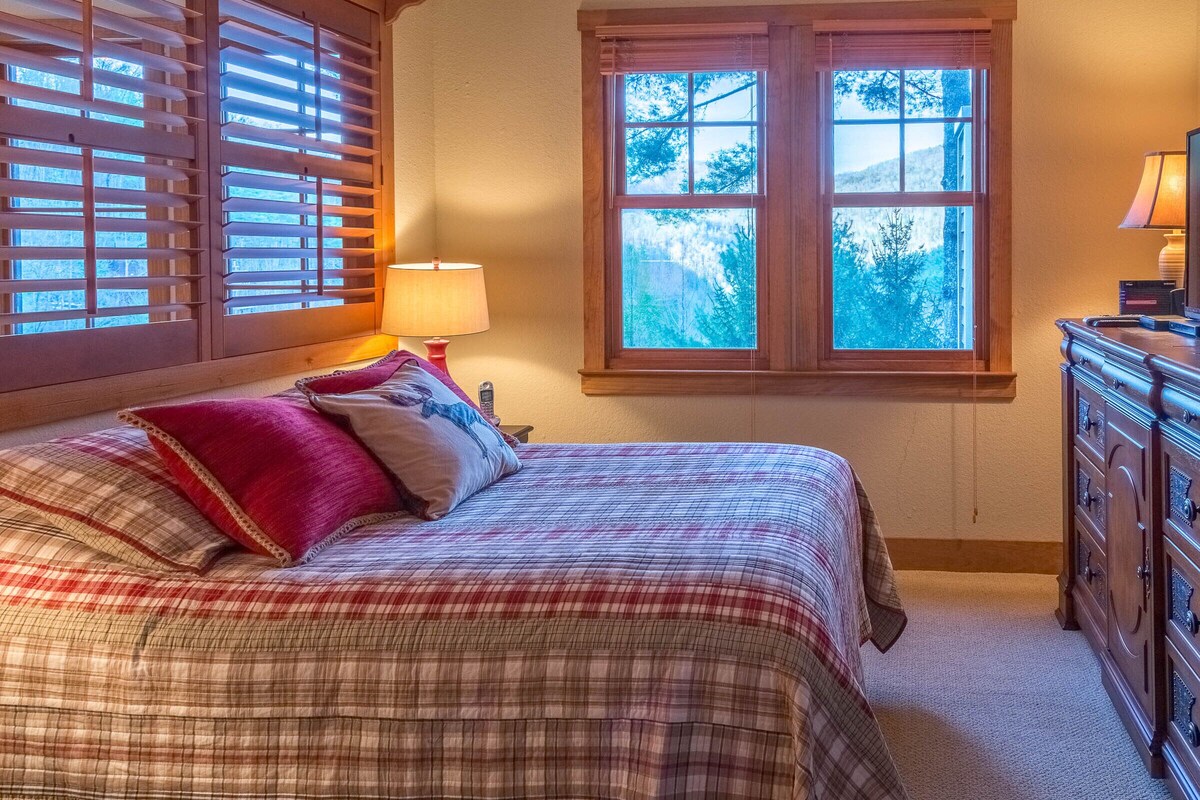 Sleep To The Sounds of Kiesse Creek – Best Location!