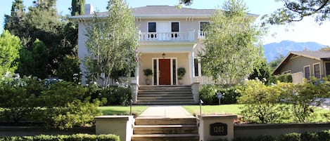 1922 Grand Italian Revival Home in Historic Highlands in Pasadena.