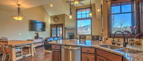 Beautiful Kitchen & Dining Area