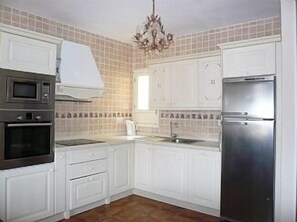 Beautiful fitted kitchen