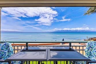 Makani Sands #209 1brm Beachfront Condo with balcony on the Ocean