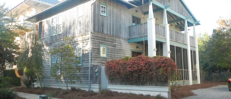 View from the outside.  Full back yard and room for 2-3 cars in driveway.