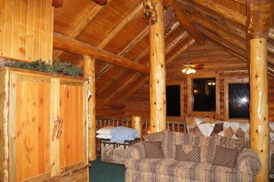 Bean's Lodge, sleep 9, fully equip near WYellowstone, easy access to all spots