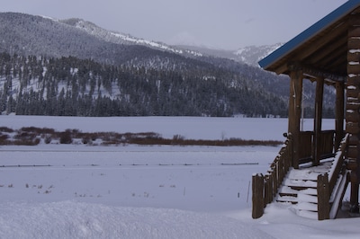 Bean's Lodge, sleep 9, fully equip near WYellowstone, easy access to all spots