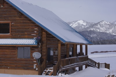 Bean's Lodge, sleep 9, fully equip near WYellowstone, easy access to all spots